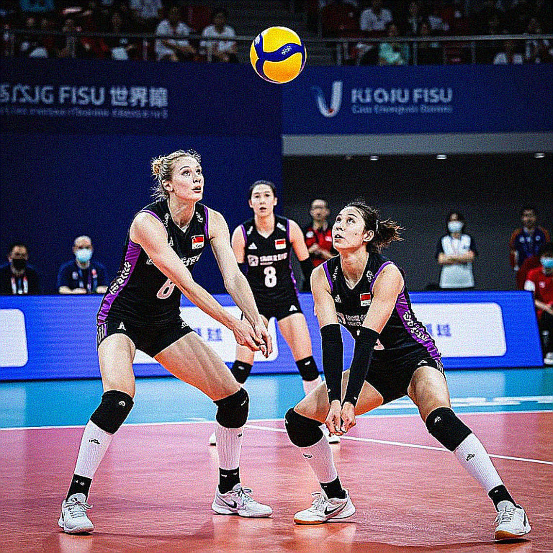 Hai con đường gặp nhau: Khi Việt Nam giữ lửa V-League, Philippines mang về những đứa con xa xứ