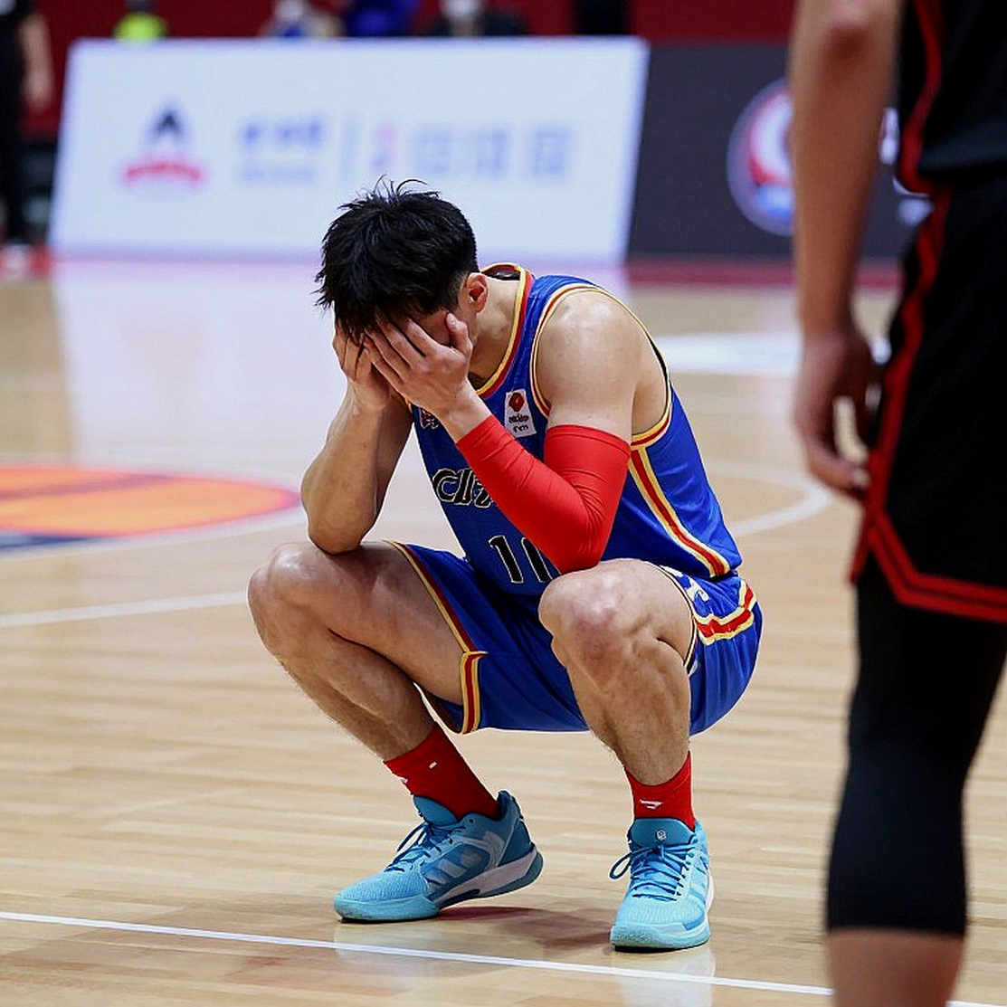 Hai con đường gặp nhau: Khi Việt Nam giữ lửa V-League, Philippines mang về những đứa con xa xứ