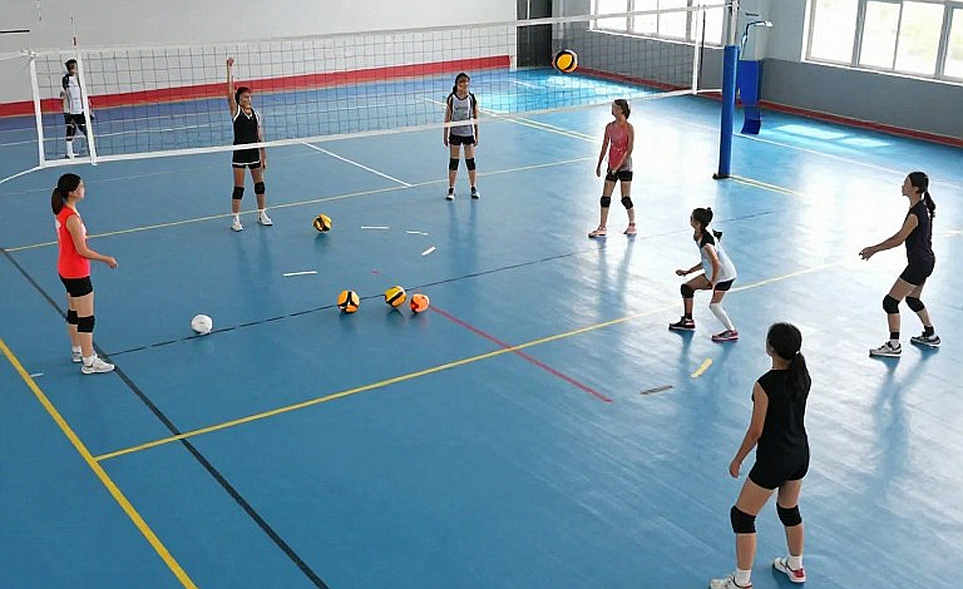 Nebraska 3-0 Creighton (25-13, 25-15, 25-19): Bốn cú giao bóng phá vỡ thế cân bằng và cột mốc 15.405 khán giả