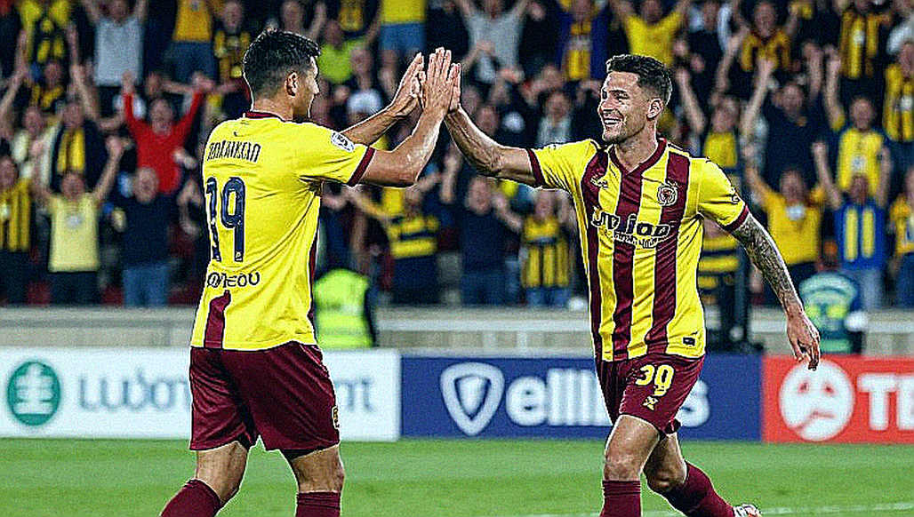 V.League: Quỹ đạo trái tim và những pha bóng không ai nhìn lại