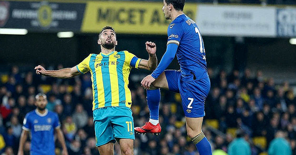 Giải phẫu một tiêu đề bóng đá rỗng: lời tạm biệt không ngày tháng của Messi