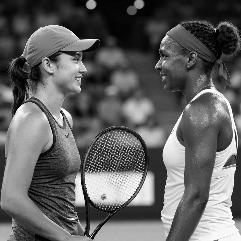 US Open 2026 qua một album ảnh: điều khung hình Gauff trả bóng cho Rybakina không nói