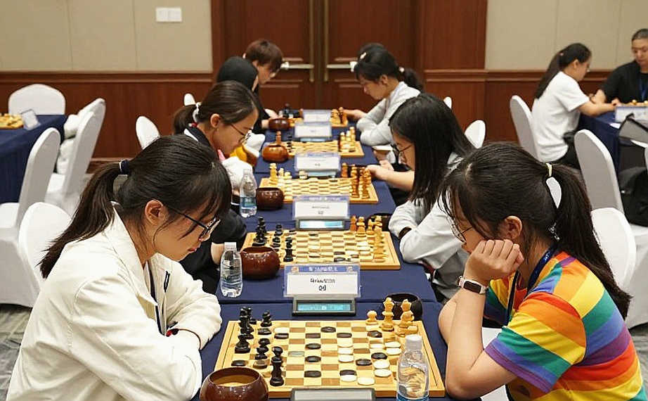 Nước 5.e5! và canh bạc ký ức ở Gambit Scotland