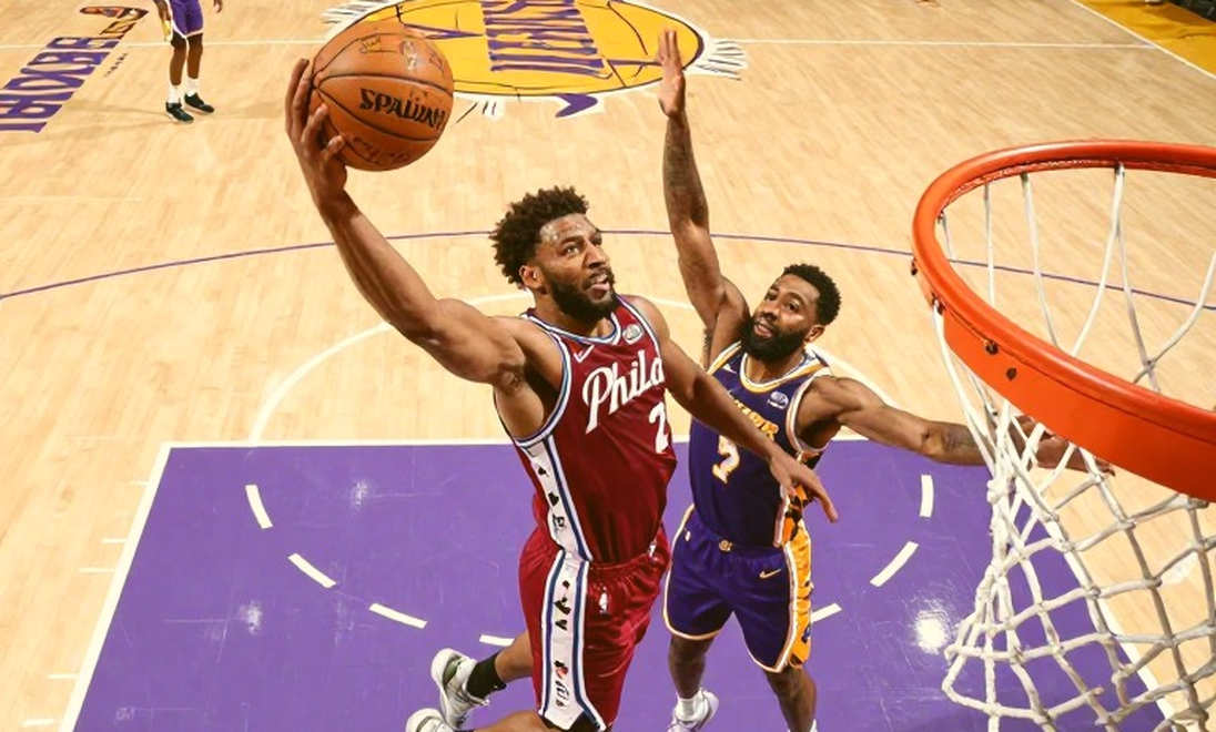 Vụ Dorsey ở Olympiacos: chiếc bánh phút thi đấu, tấm hộ chiếu và cái giá của một hàng hậu vệ quá dày