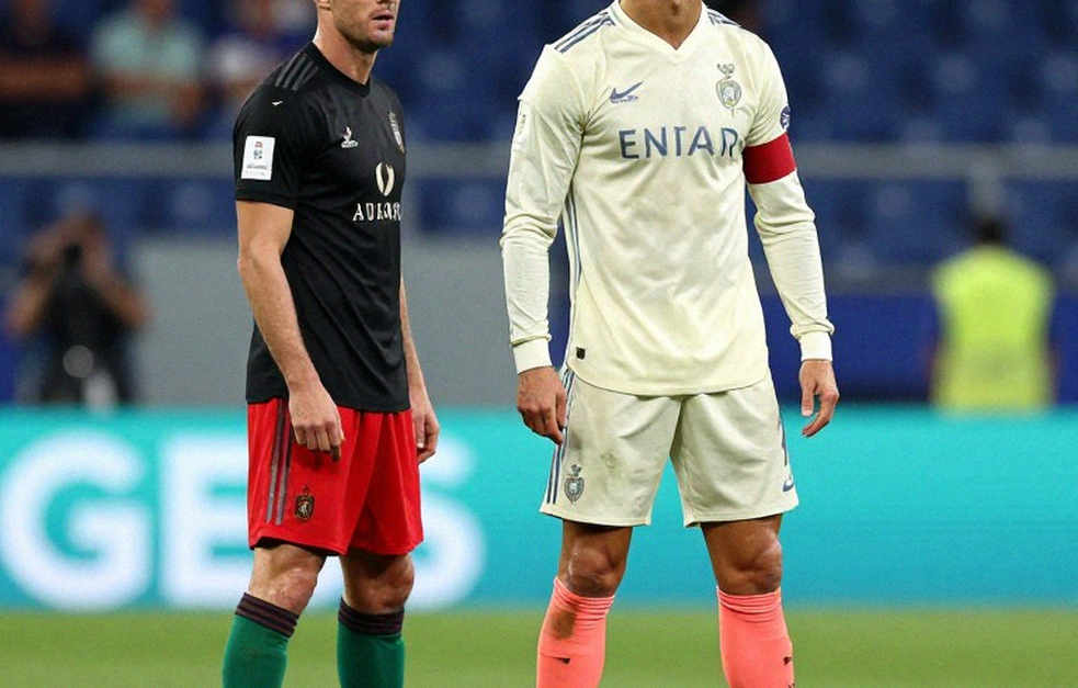 Lineker so sánh màn chia tay của Ronaldo và Messi: Hai huyền thoại, hai số phận trái ngược