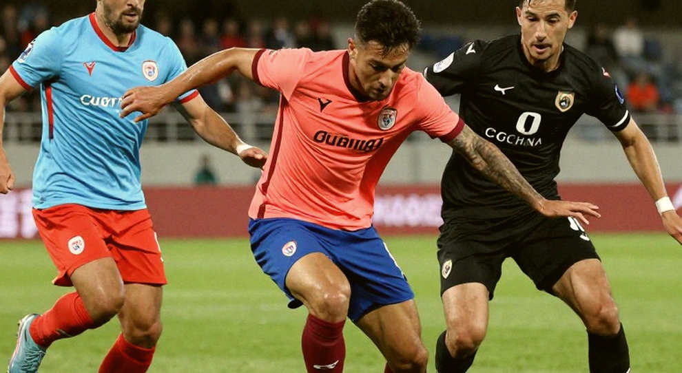 Zeynep Mestan, 22 tuổi, làm giám đốc kỹ thuật đầu tiên ở Turgutluspor: Cột mốc lịch sử hay lựa chọn bắt buộc của bóng đá nữ Thổ Nhĩ Kỳ? Zeynep Mestan, 22 tuổi, làm giám đốc kỹ thuật đầu tiên ở Turgutluspor: Cột mốc lịch sử hay lựa chọn bắt buộc của bóng đá nữ Thổ Nhĩ Kỳ?