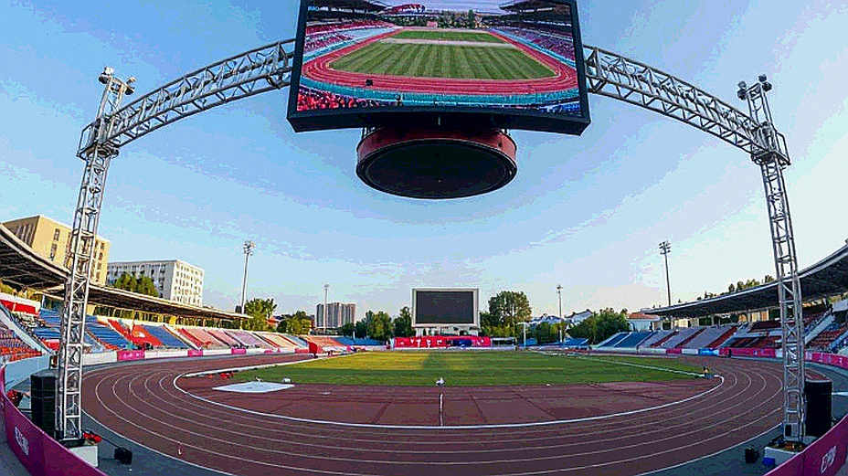 Ingebrigtsen and Mahuchikh shine on opening night of athletics' richest show