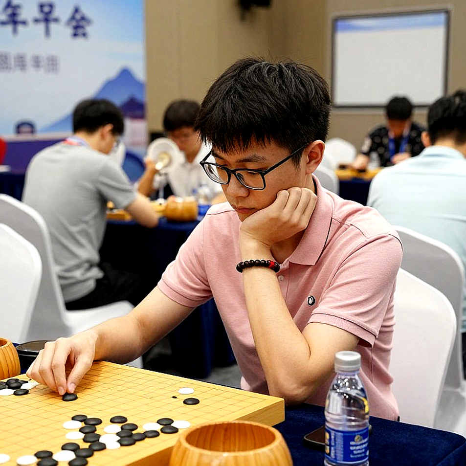 Global Chess League: Carlsen thắng Vachier-Lagrave – Bài học từ ‘Voi’ và dữ liệu bị lãng quên